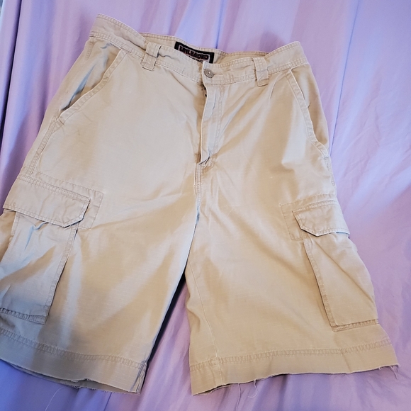 Men's cargo shorts - Picture 2 of 3